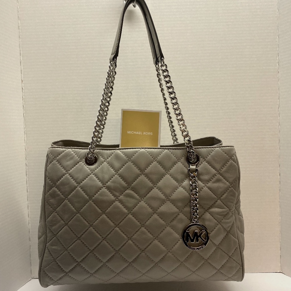 MICHAEL KORS - - GRAY QUILTED PURSE